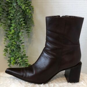Nine West Dark Brown Pointed Toe Ankle Boot with Block Heel, Size 7.